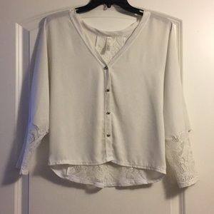 3/4 length white blouse